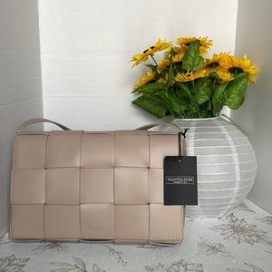 Valentina Fiore Beige Handmade Italian Leather Crossbody Bag